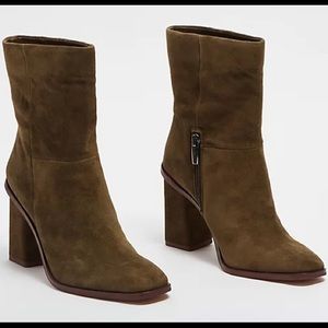 NIB Vince Camuto Dantania Suede Ankle Bootie.